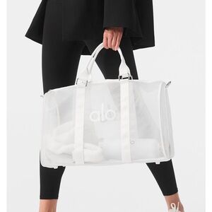 🎉MUST HAVE ⚡️ALO⚡️ SHEER DUFFLE BAG! Worn twice to the gym & it’s a showstopper!